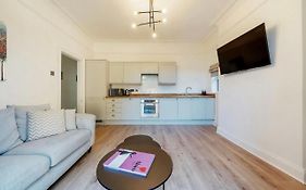 Freshly Decorated Apartment 10 Mins From Cotswolds Child Friendly Great Location With Plenty Of Nearby Free Parking Freestanding Bath And Outdoor Private Terrace Area